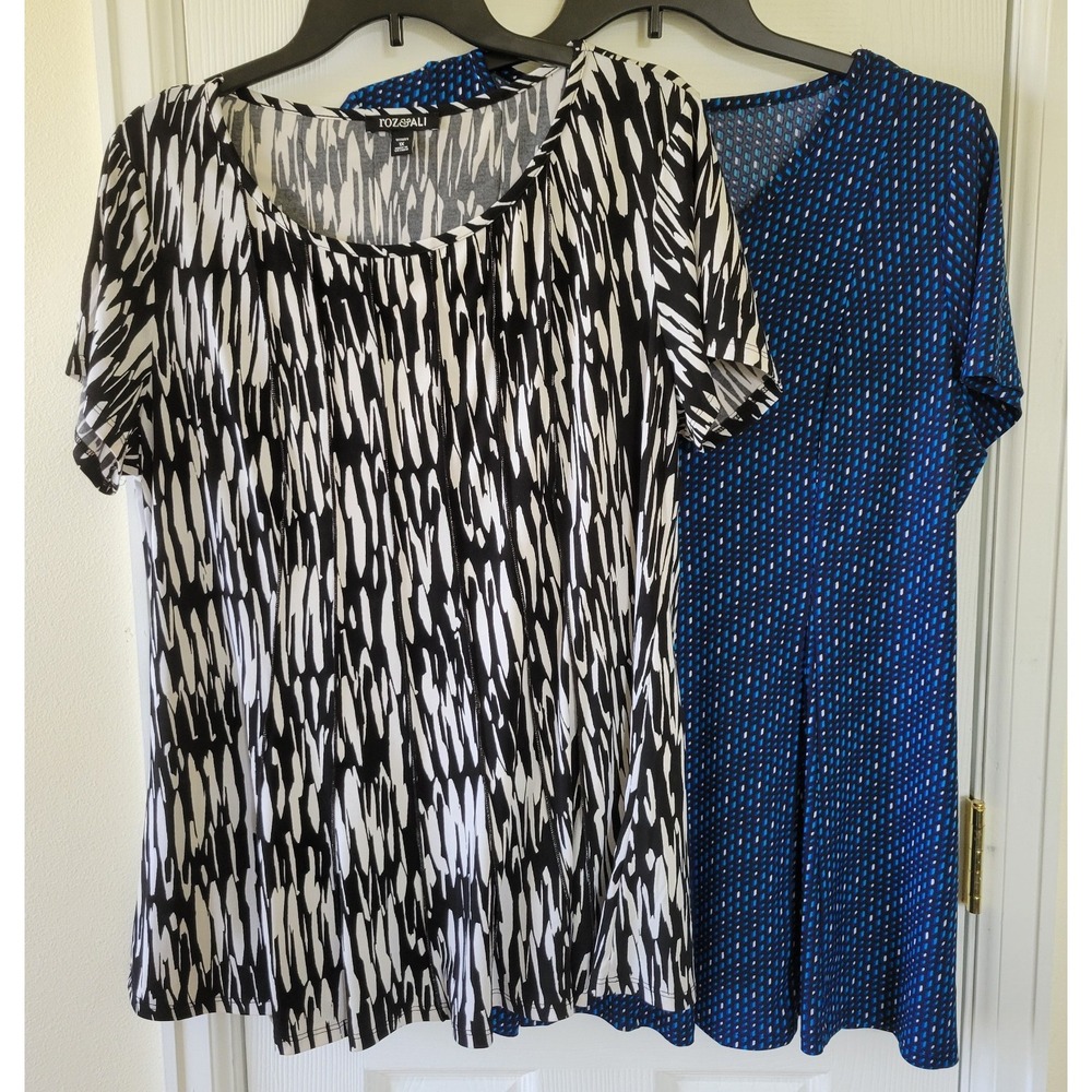 2 Roz & Ali short sleeve tops (black & White and Blue multi)